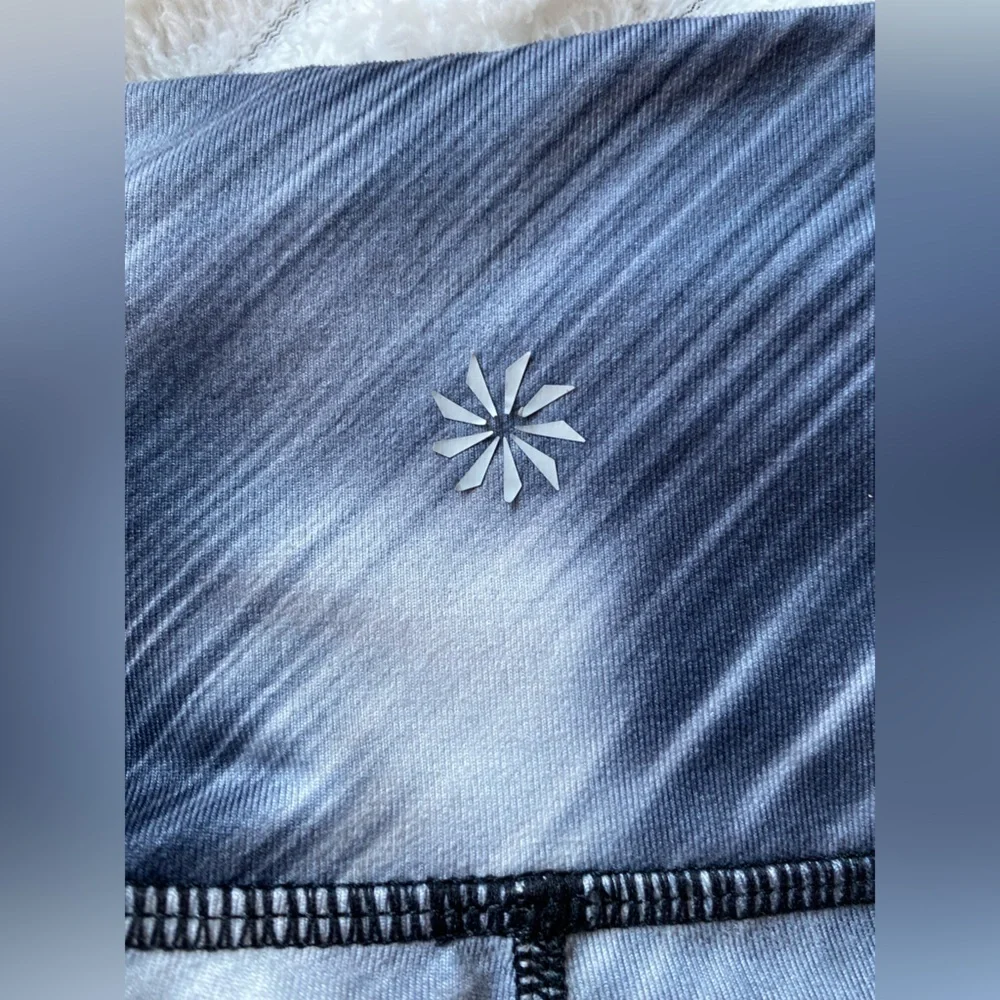 Athleta High Rise Printed Leggings Size M – Gray/Black Tie-Dye Pattern - Picture 3 of 5